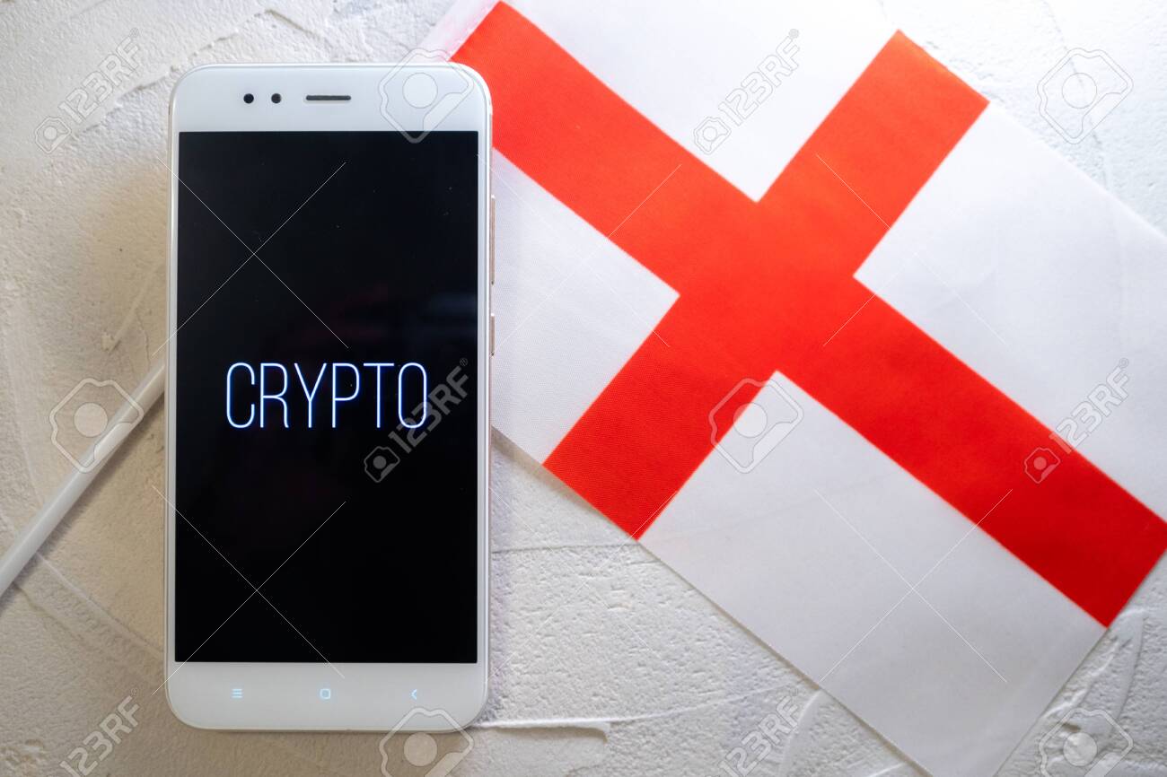 영국 국기 배경 화면에 비트코인 표시가 있는 암호화폐 및 정부 규제 개념 현대 경제 스마트폰 로열티 무료 사진, 그림, 이미지 그리고  스톡포토그래피. Image 133780232