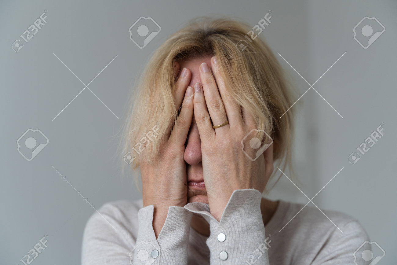 熟女　羞恥顔 