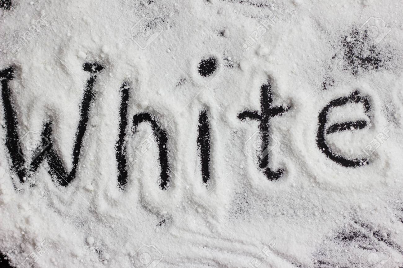 ホワイトパウダーブラック背景コカイン の写真素材 画像素材 Image