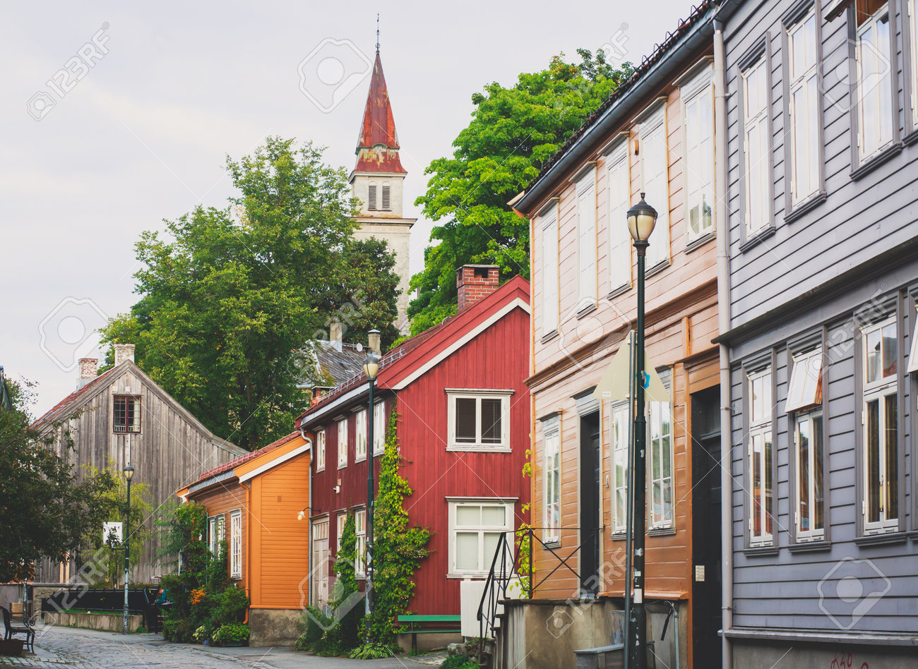 노르웨이 트론델라그 카운티의 트론헤임 도시와 자치단체의 여름 햇살 가득한 전망 로열티 무료 사진, 그림, 이미지 그리고 스톡포토그래피.  Image 199398809