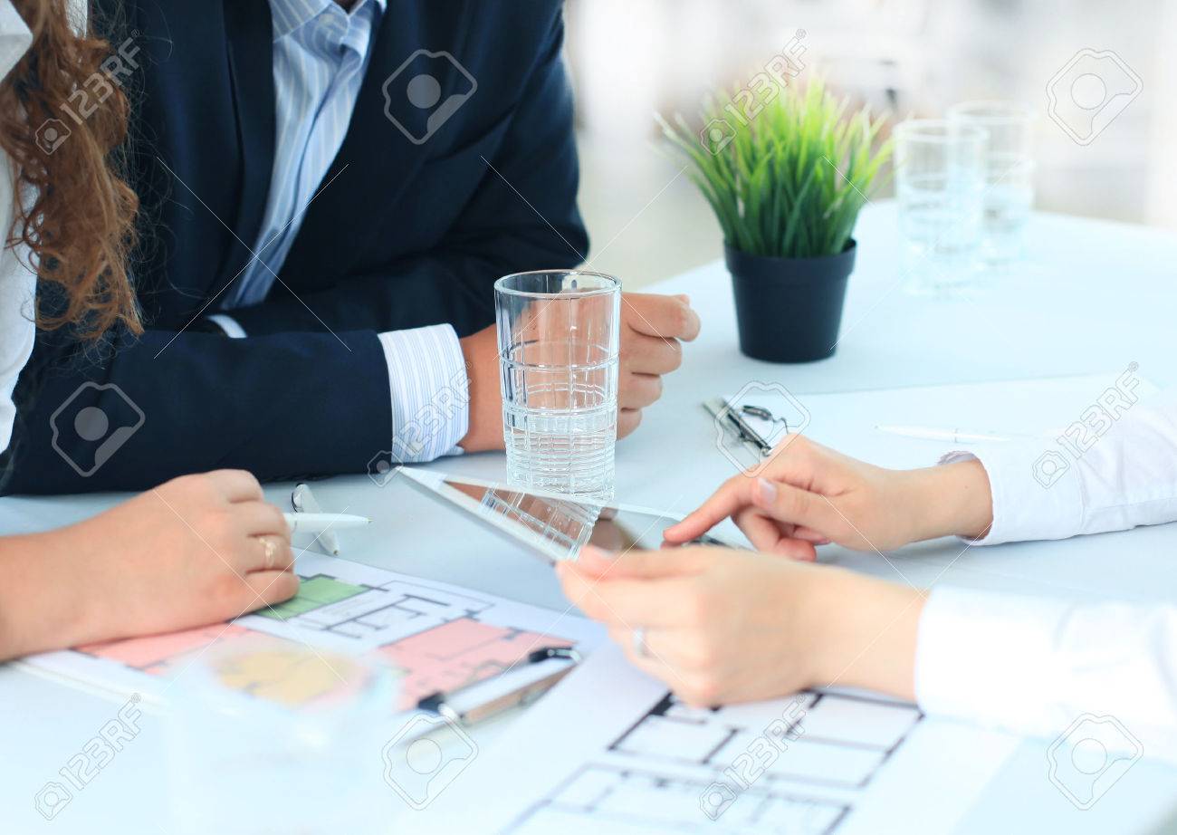 Realestate agent showing house plans on electronic tablet - 41294031 Realestate agent showing house plans on electronic tablet - 41294031