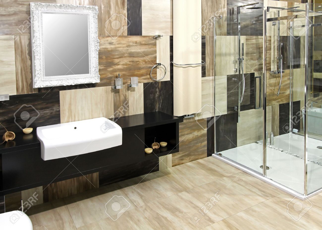 Intérieur Salle De Bain Moderne Avec Des Carreaux En Marbre Collage ... Intérieur Salle De Bain Moderne Avec Des Carreaux En Marbre Collage ...