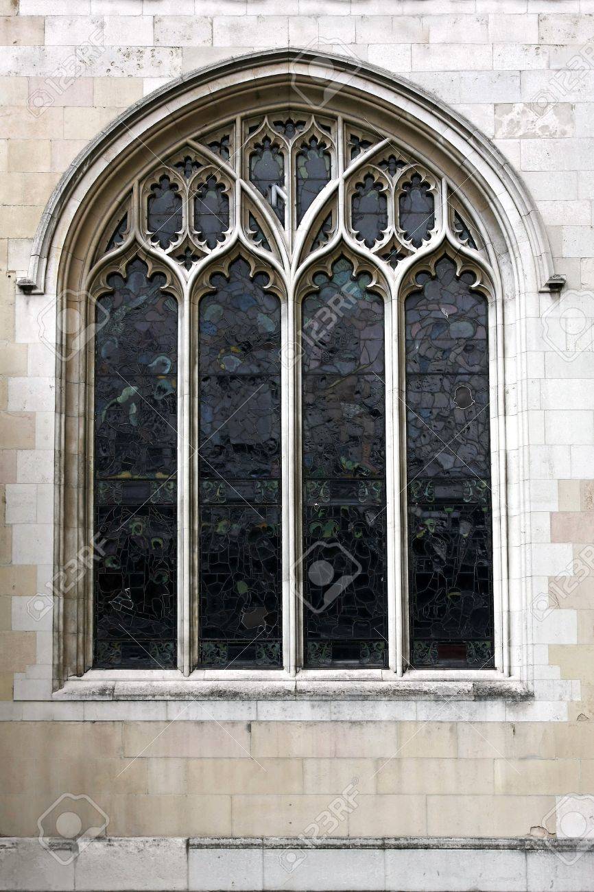 大規模な装飾的な教会の窓ステンド グラスでの写真素材・画像素材