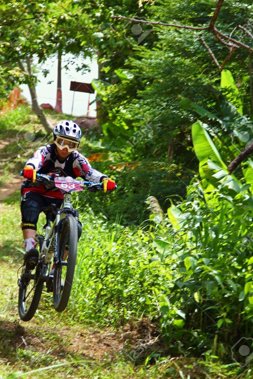 downhill mountain bike competition