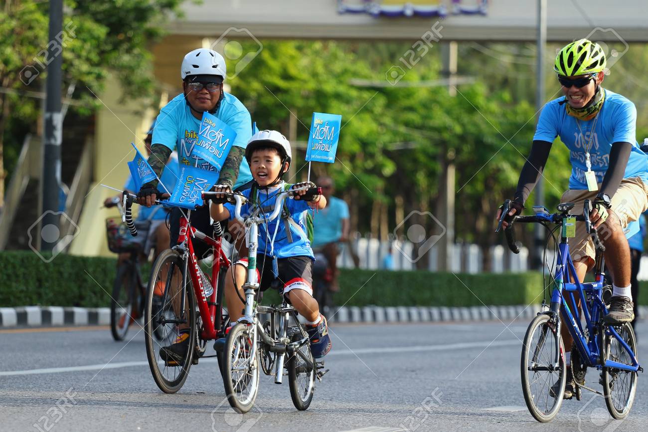 バンコク タイ王国 8 月 16 日 15 Queen シリキット ママ彼女の 歳の誕生日をマークするための自転車 女王 はまた 国民の祝日 Mothera として祝われる 8 月 12 日の誕生日 S 日タイで の写真素材 画像素材 Image