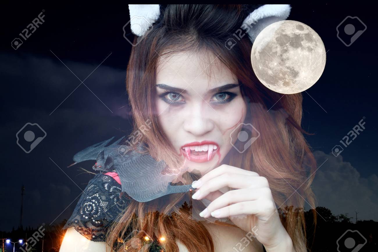 セクシーな吸血鬼 闇夜の満月でハロウィーンの肖像画として二重露出美しい若い女性 の写真素材 画像素材 Image セクシーな吸血鬼 闇夜の満月でハロウィーンの肖像画として二重露出美しい若い女性 の写真素材 画像素材 Image