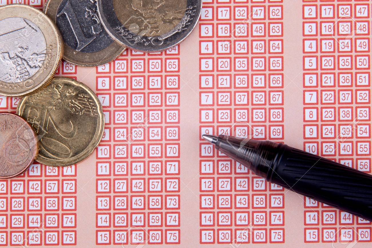 ユーロのお金と数字で宝くじロト ペンとビンゴ の写真素材 画像素材 Image
