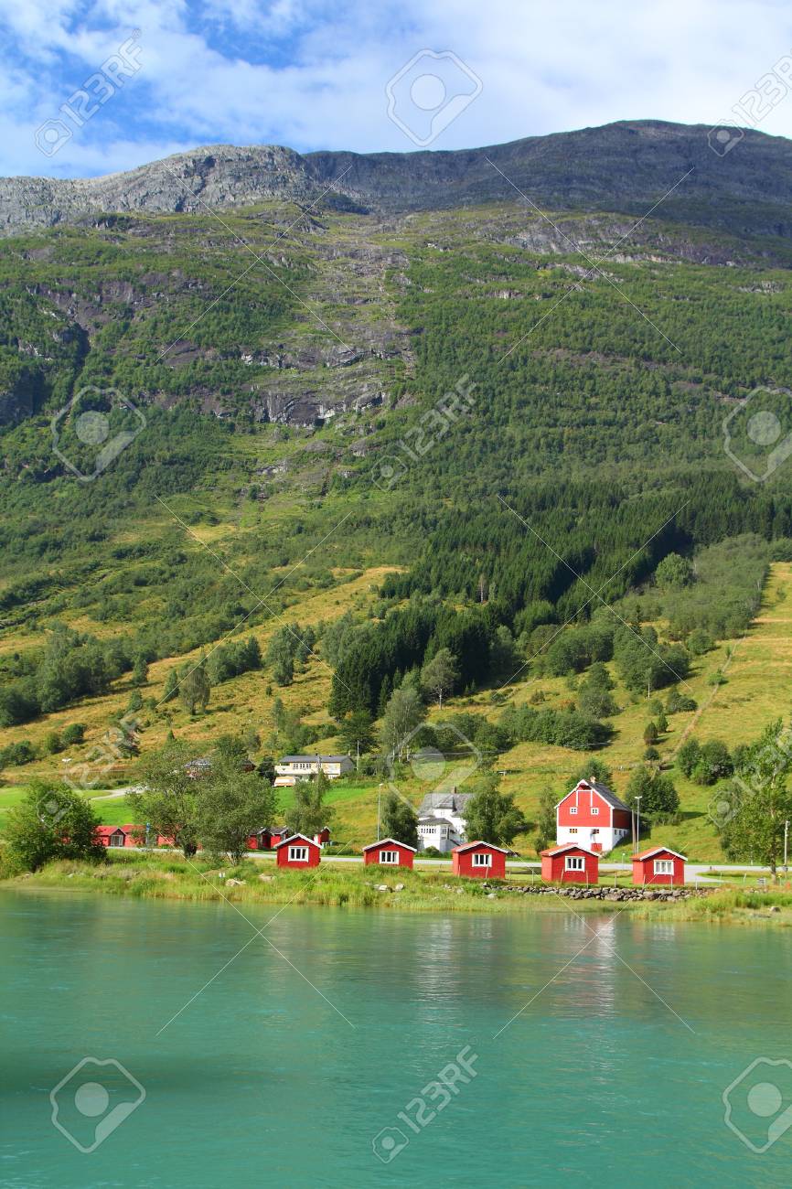 ノルウェーのソグン ソグン ジオン郡 オルデンの Nordfjord の横にある郊外 の写真素材 画像素材 Image ノルウェーのソグン ソグン ジオン郡 オルデンの Nordfjord の横にある郊外 の写真素材 画像素材 Image