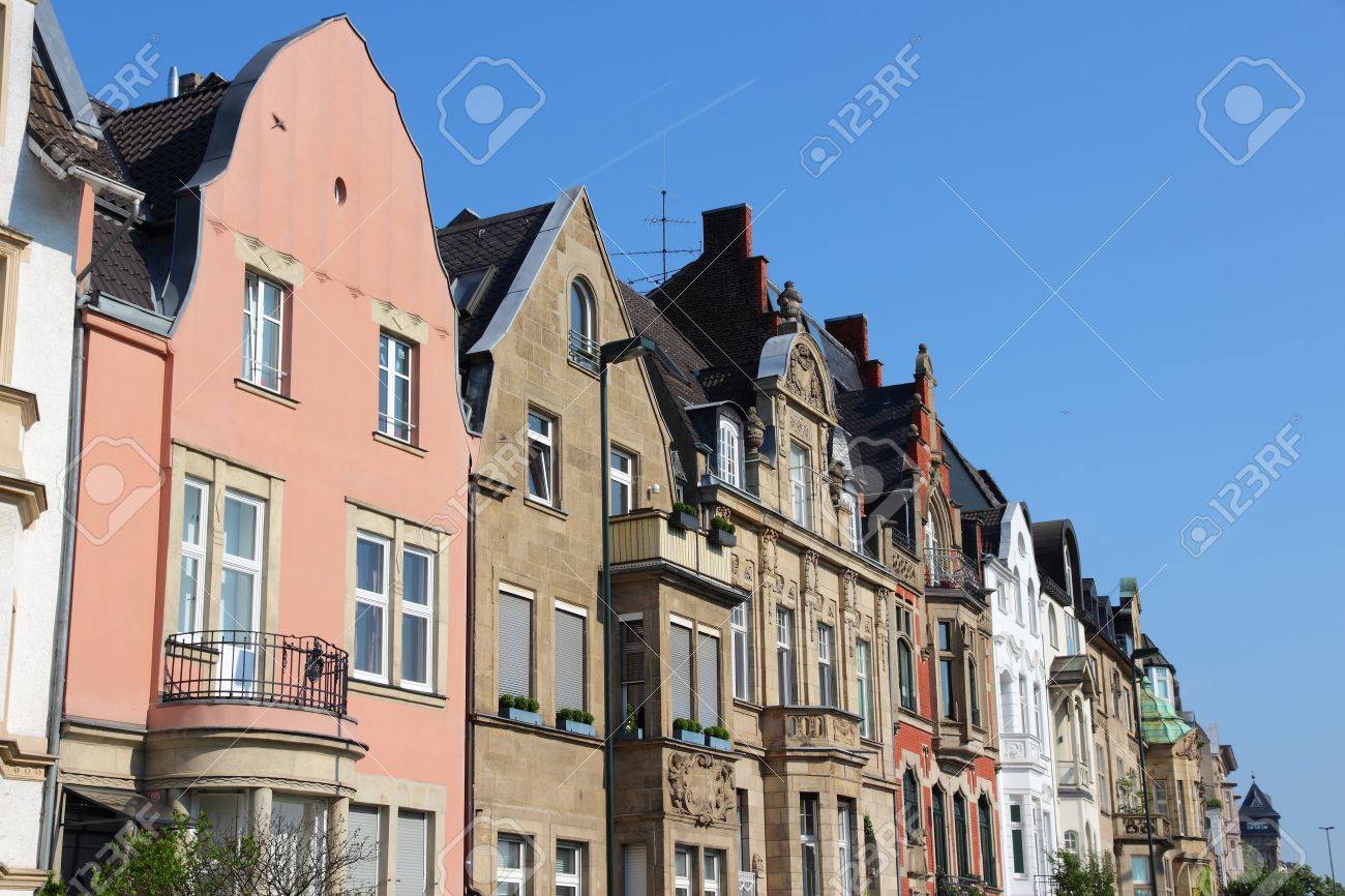 デュッセルドルフ ドイツのノルトライン ヴェストファーレン州地方の都市 ルール地方の一部です オーバーカッセル地区の古い装飾家 の写真素材 画像素材 Image