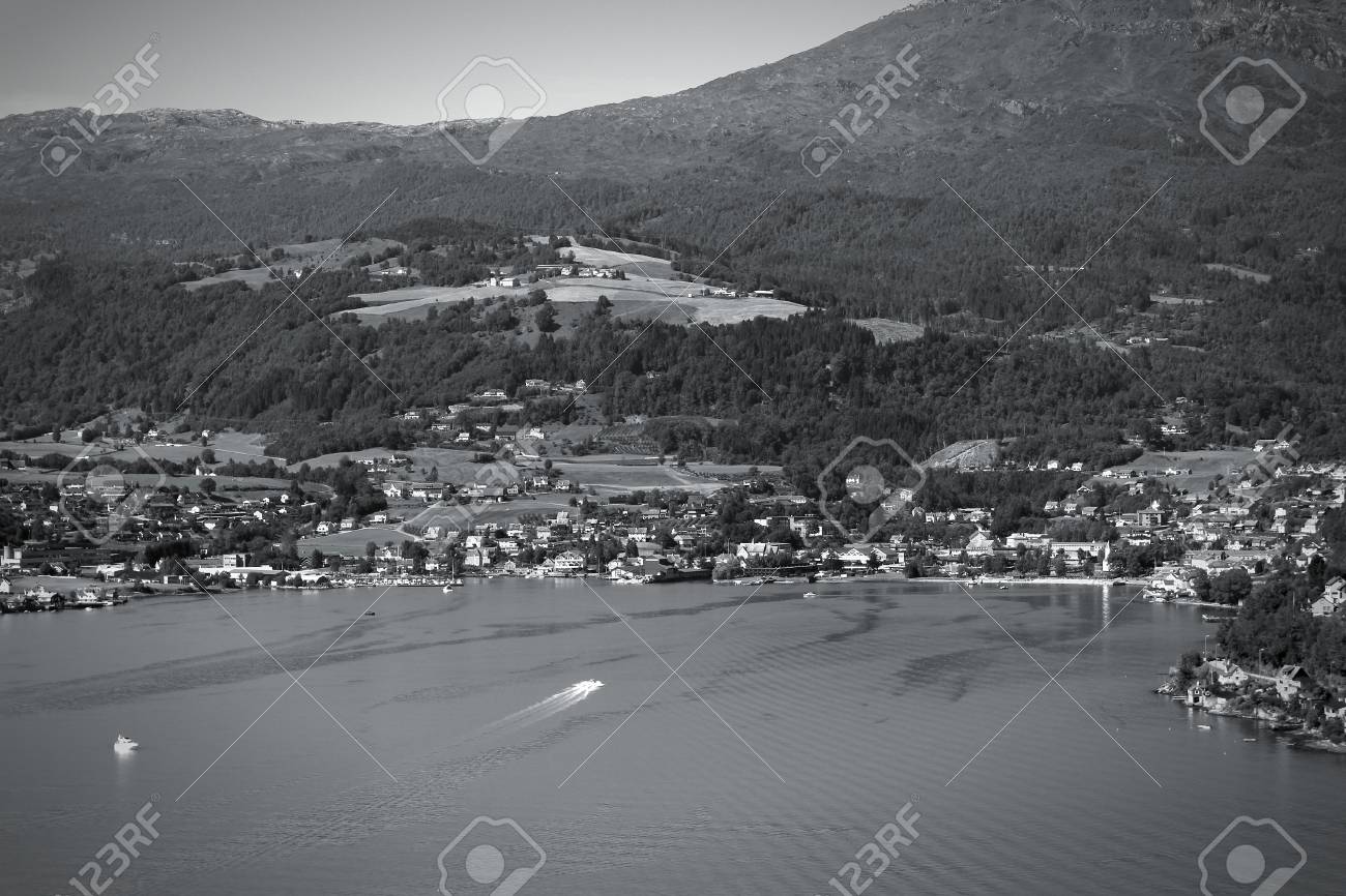 Norvege Hardangerfjord Vue A La Ville Oystese Paysage Balneaire