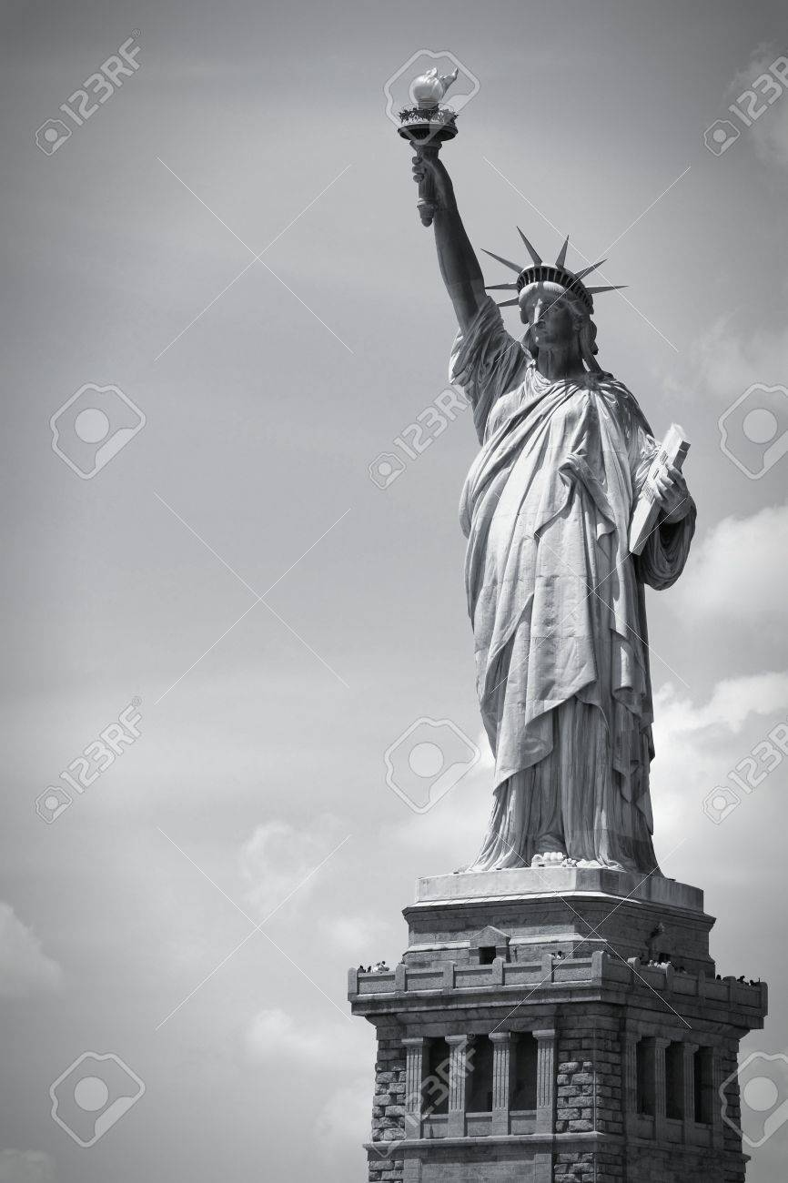 Freiheitsstatue In New York City Usa Schwarz Weiss Ton Retro Schwarz Weiss Farbe Stil Lizenzfreie Fotos Bilder Und Stock Fotografie Image
