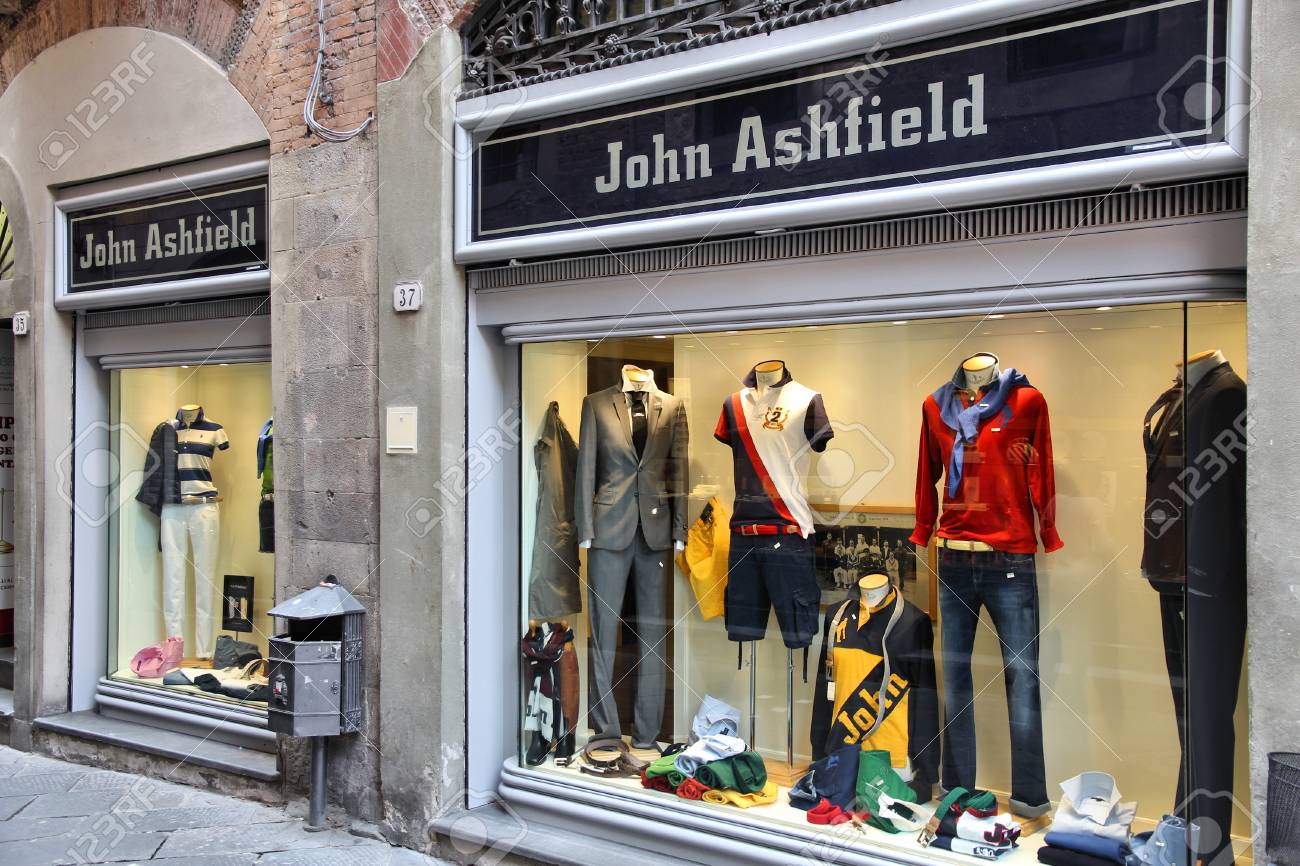 ルッカ イタリアのルッカ イタリア 15 年 4 月 29 日 ジョン アッシュ フィールド ファッション店 ジョン アッシュ フィールドはクリケットに触発されたイタリアのファッション ブランドです それはイタリア国内及び海外で 50 以上の店舗を持ちます の ルッカ イタリアのルッカ イタリア 15 年 4 月 29 日 ジョン アッシュ フィールド ファッション店 ジョン アッシュ フィールドはクリケットに触発されたイタリアのファッション ブランドです それはイタリア国内及び海外で 50 以上の店舗を持ちます の