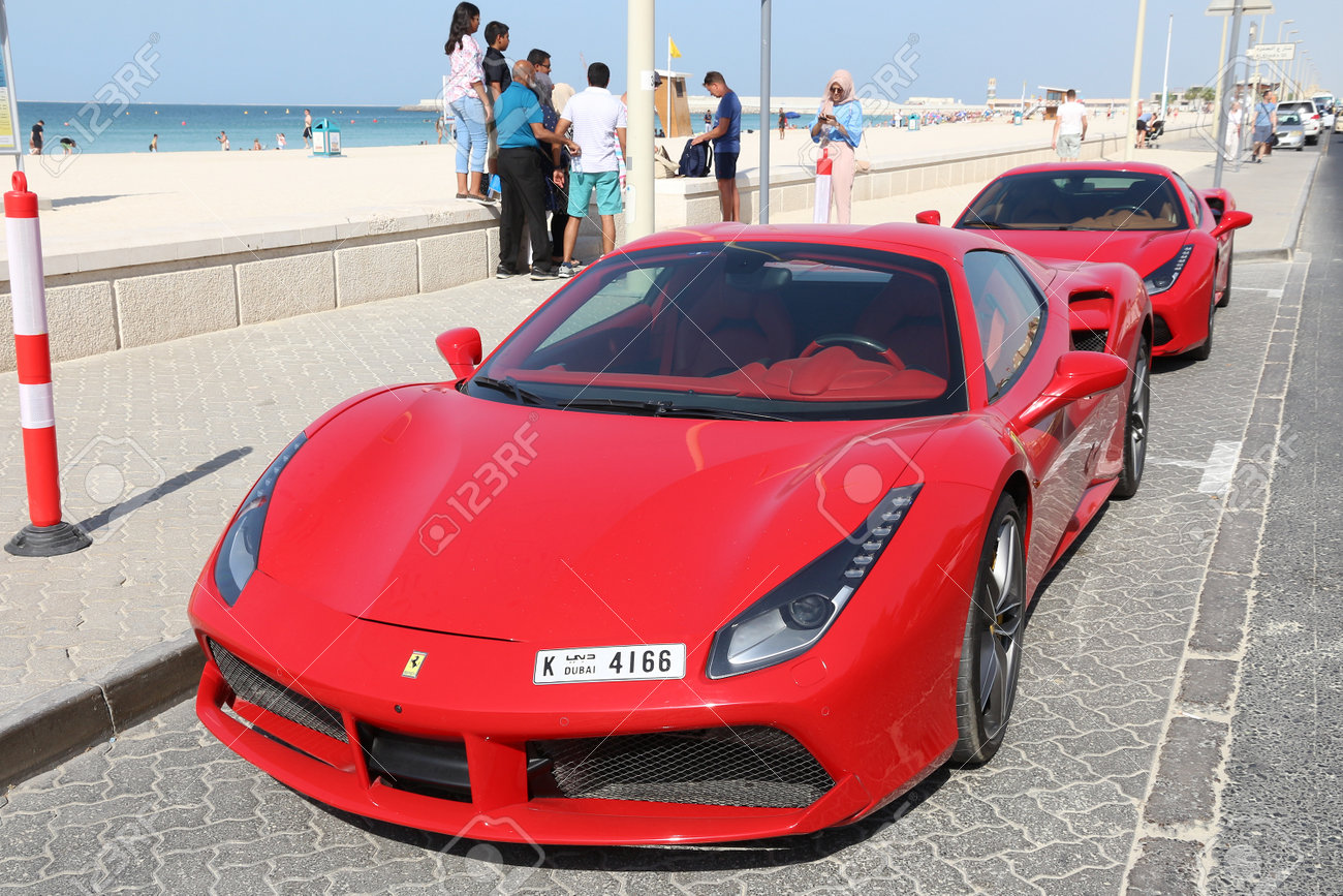 Dubai Uae November 23 2017 People Walk By Ferrari 488 Gtb