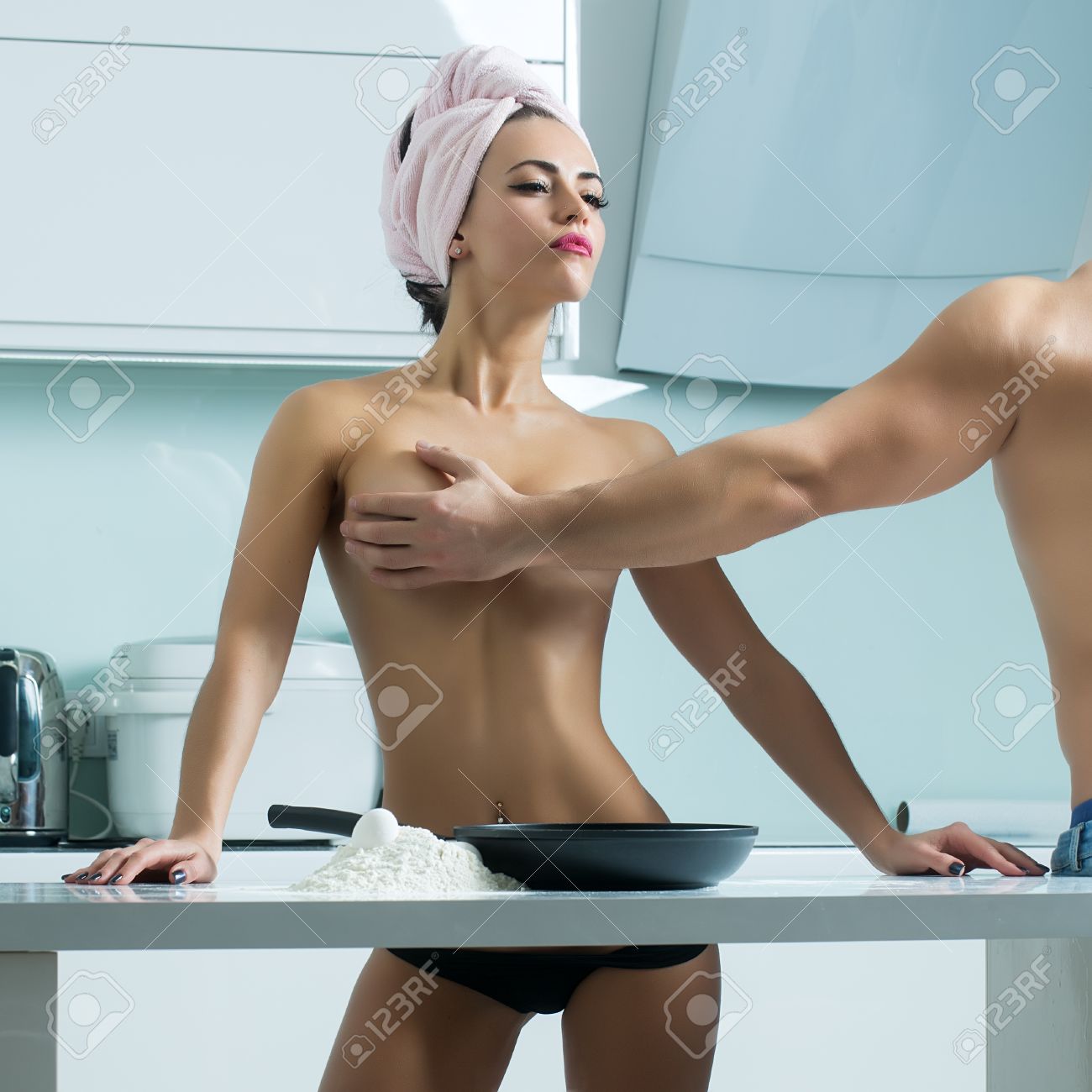 Домохозяйка голая 