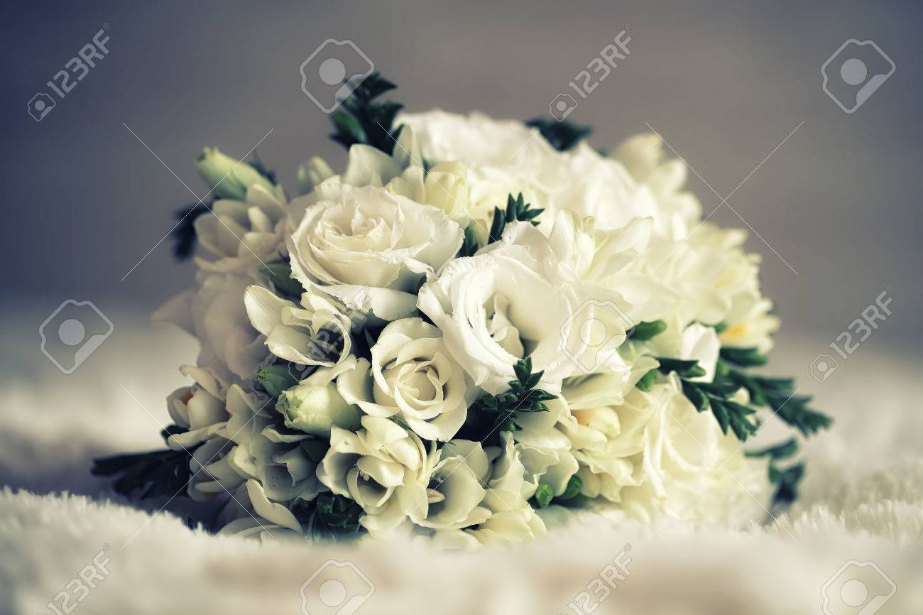 Splendid Gracieuse Nuptiale Florale Decoration Bouquet De Tulipes De Champagne Et Roses Blanches Fleurs Avec Des Feuilles Vertes Pour Le Jour Ceremonie De Mariage D Anniversaire Sur Fond Clair Photo Gros Plan Interieur Splendid Gracieuse Nuptiale Florale Decoration Bouquet De Tulipes De Champagne Et Roses Blanches Fleurs Avec Des Feuilles Vertes Pour Le Jour Ceremonie De Mariage D Anniversaire Sur Fond Clair Photo Gros Plan Interieur