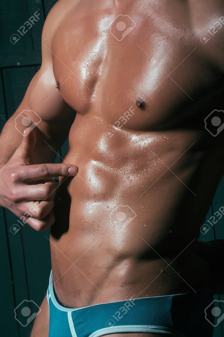 Hermoso Torso Musculoso Desnudo Masculino Con Pecho Fuerte Y Abdominales  Perfectos Y 6 Músculos Del Paquete Vestidos Con Calzoncillos Azules Que  Apuntan Al Estudio Del Primer Vientre Deportivo Fotos, retratos, imágenes y