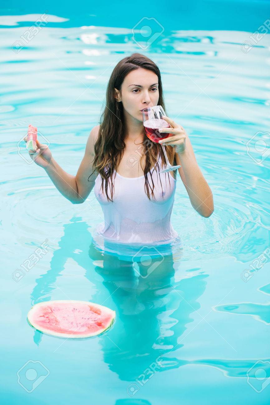 Nackt frau wasser images 11