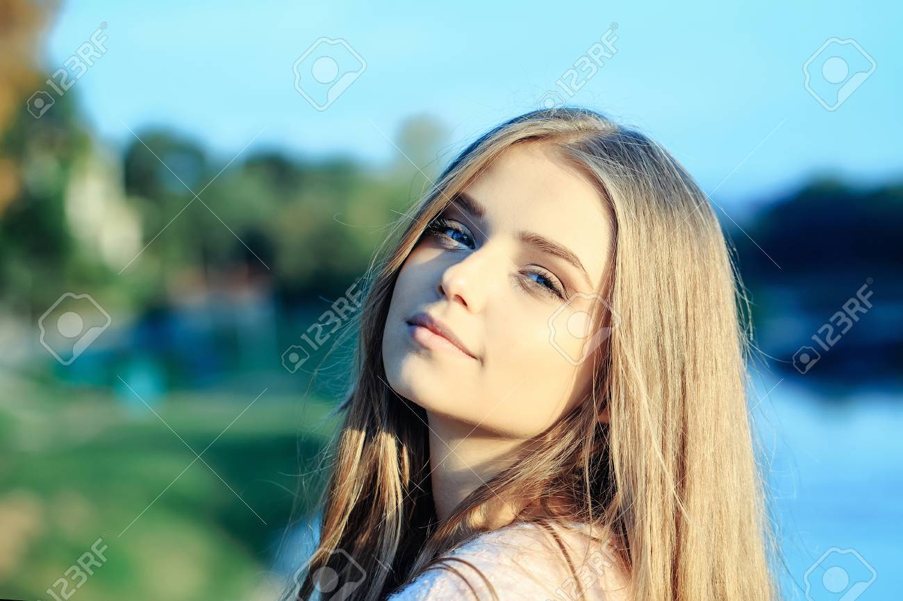 Mädchen blond blaue augen