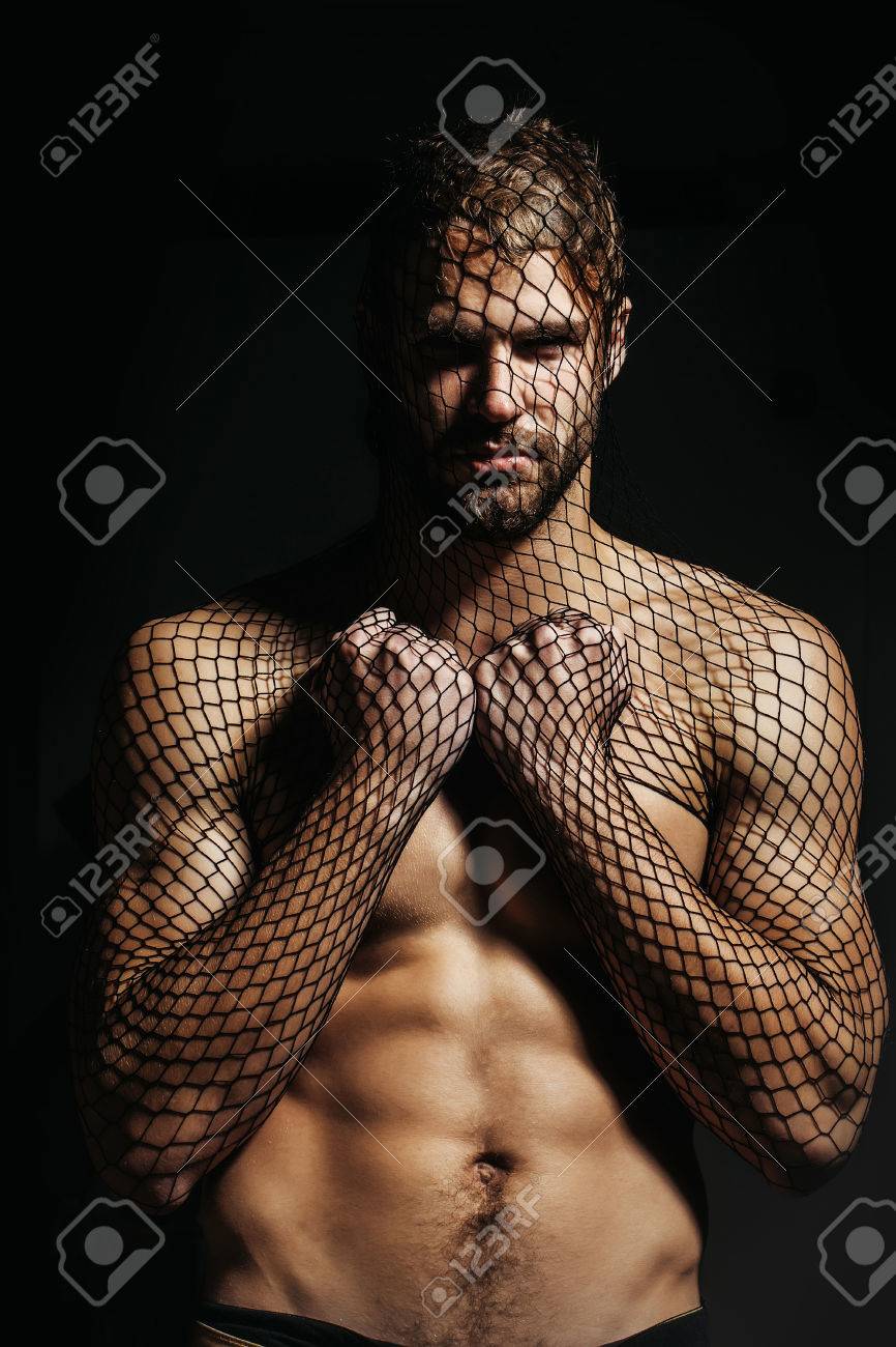 若いハンサムな男はひげを生やした髭男または強盗強盗ギャングが裸の