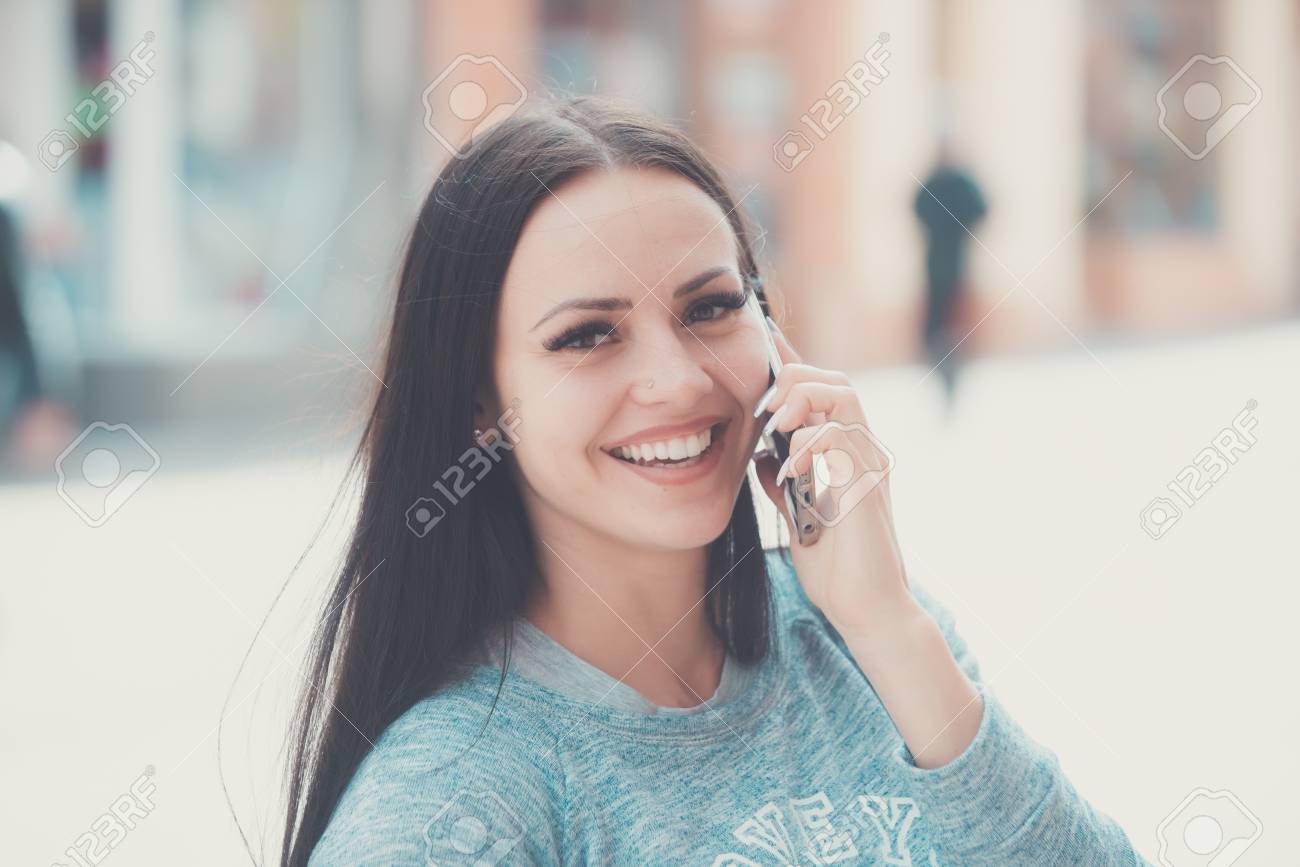 cara sonriente hablando