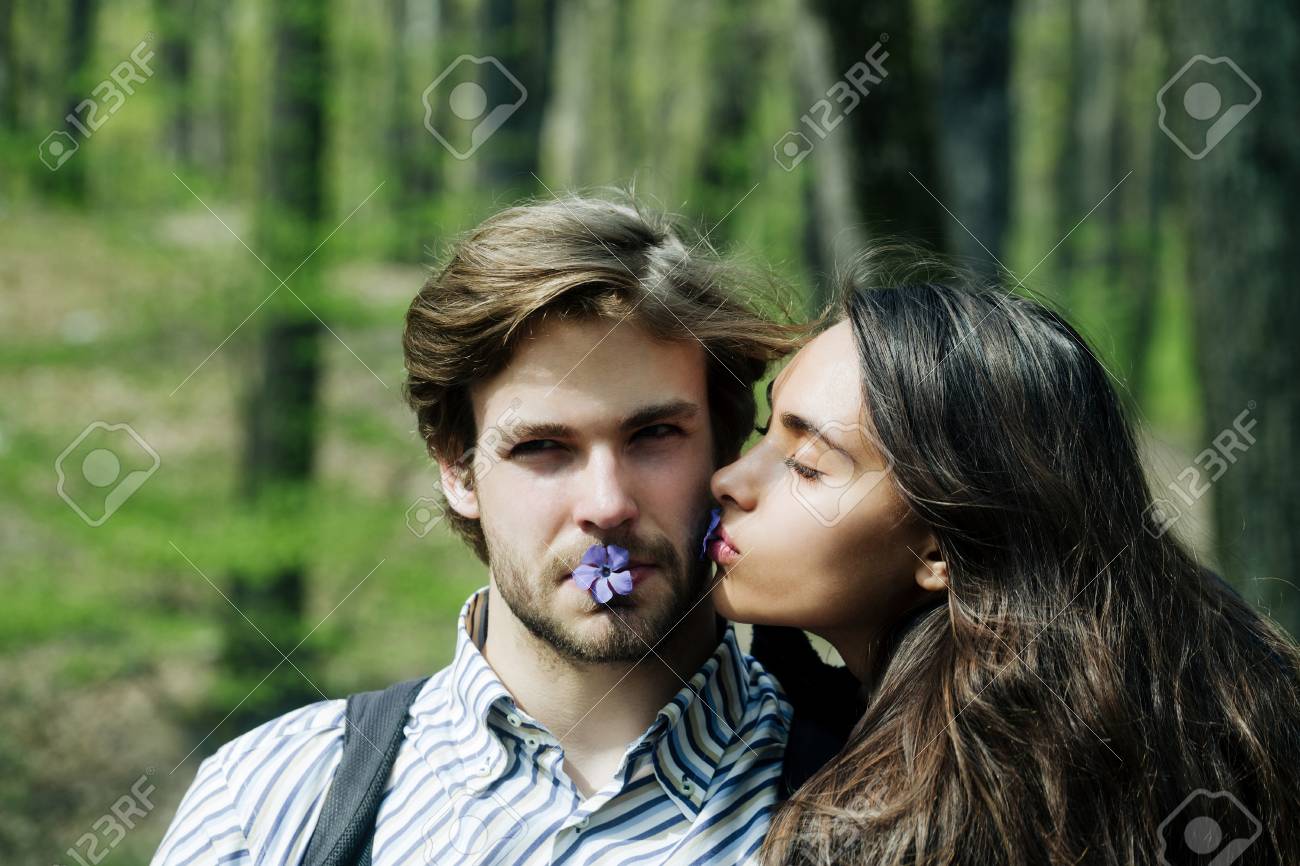 Sexy Women Kissing Sexy Women Kissing