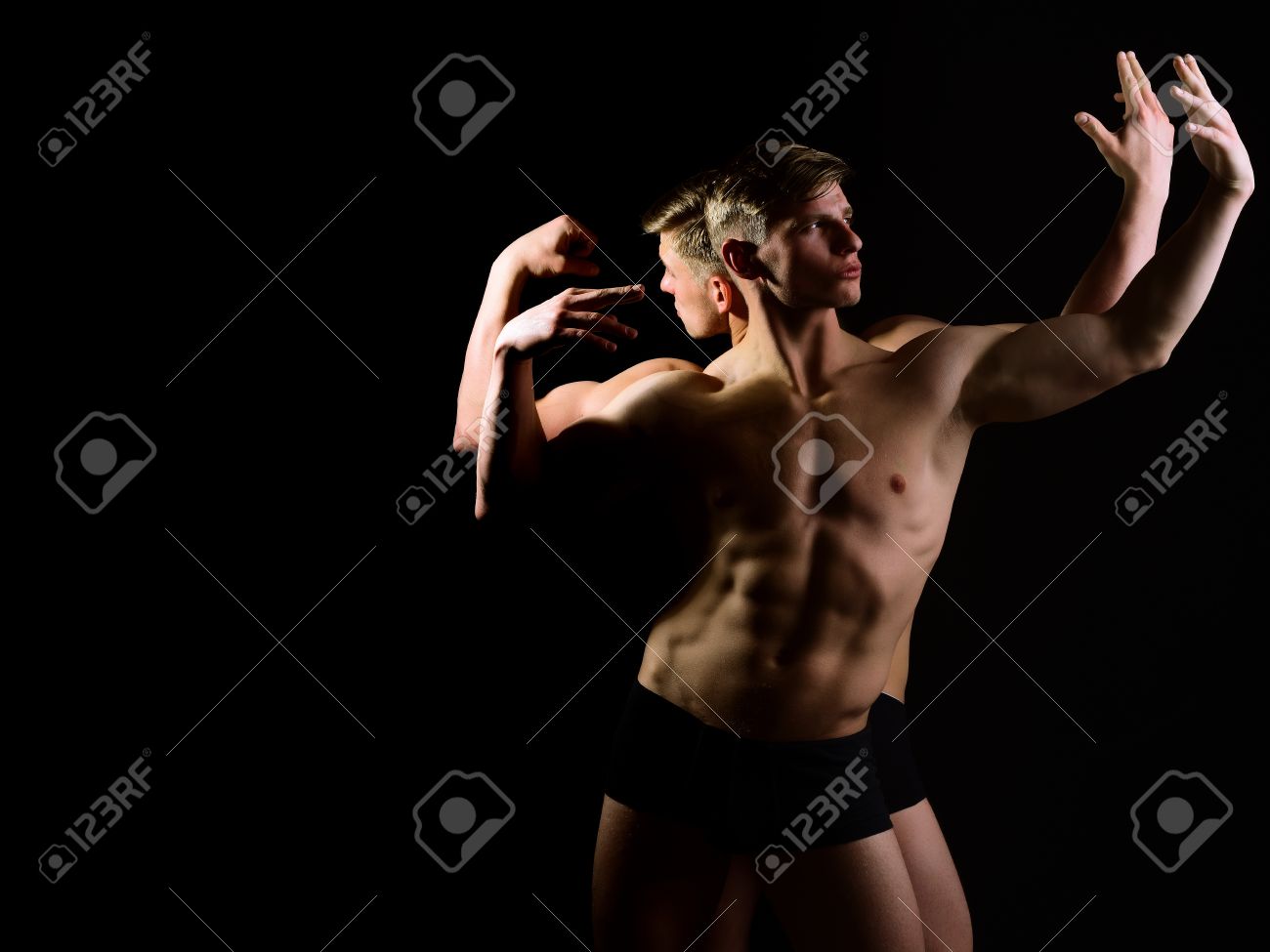 みんな 裸の胴と黒の背景 分身 ゲイ 同性愛 運動体と下着でシックス パック筋肉ツイン男性コピー スペース の写真素材 画像素材 Image みんな 裸の胴と黒の背景 分身 ゲイ 同性愛 運動体と下着でシックス パック筋肉ツイン男性コピー スペース の写真素材 画像素材 Image