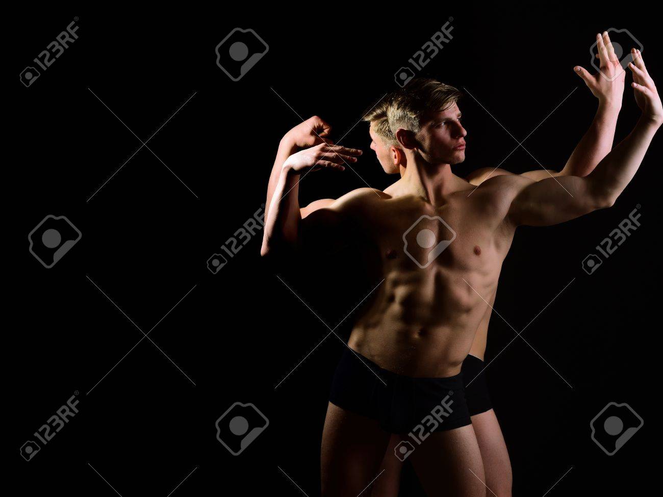 Hombres, Gemelos Musculares Con Torso Desnudo Y Seis Pack En Ropa Interior Con Cuerpo Sobre Fondo Negro, Alter Ego, Y Homosexual, Copia Espacio Fotos, Retratos, Imágenes Y Fotografía De Libres