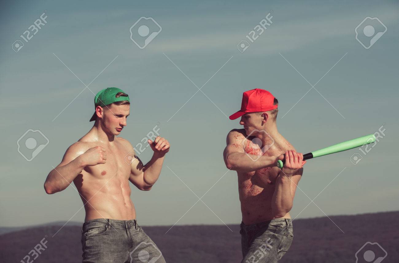 スポーツとファッション 健康的なライフ スタイルの野球チーム 犯罪 ストリート ギャング ボディービルとワークアウト ストライクし 紛争 リーダーシップと成功 男性 の写真素材 画像素材 Image 8023