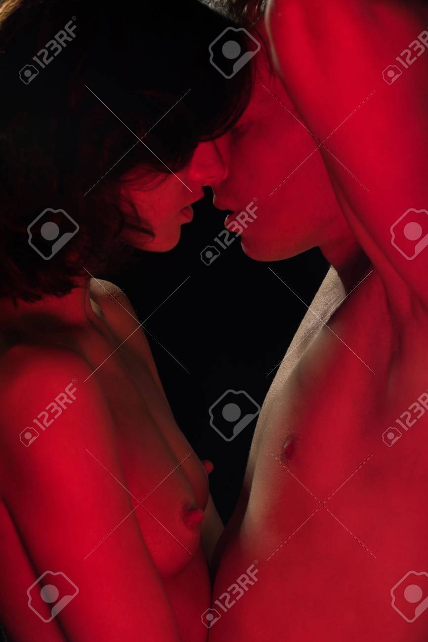 Couple Amoureux Fille Et Homme Avec Poitrine Nue En Rouge Sur Fond Noir Passion Et Amour Prelude Et Seduction Tendresse Et Affection Bisexuel Banque D Images Et Photos Libres De Droits Image Couple Amoureux Fille Et Homme Avec Poitrine Nue En Rouge Sur Fond Noir Passion Et Amour Prelude Et Seduction Tendresse Et Affection Bisexuel Banque D Images Et Photos Libres De Droits Image