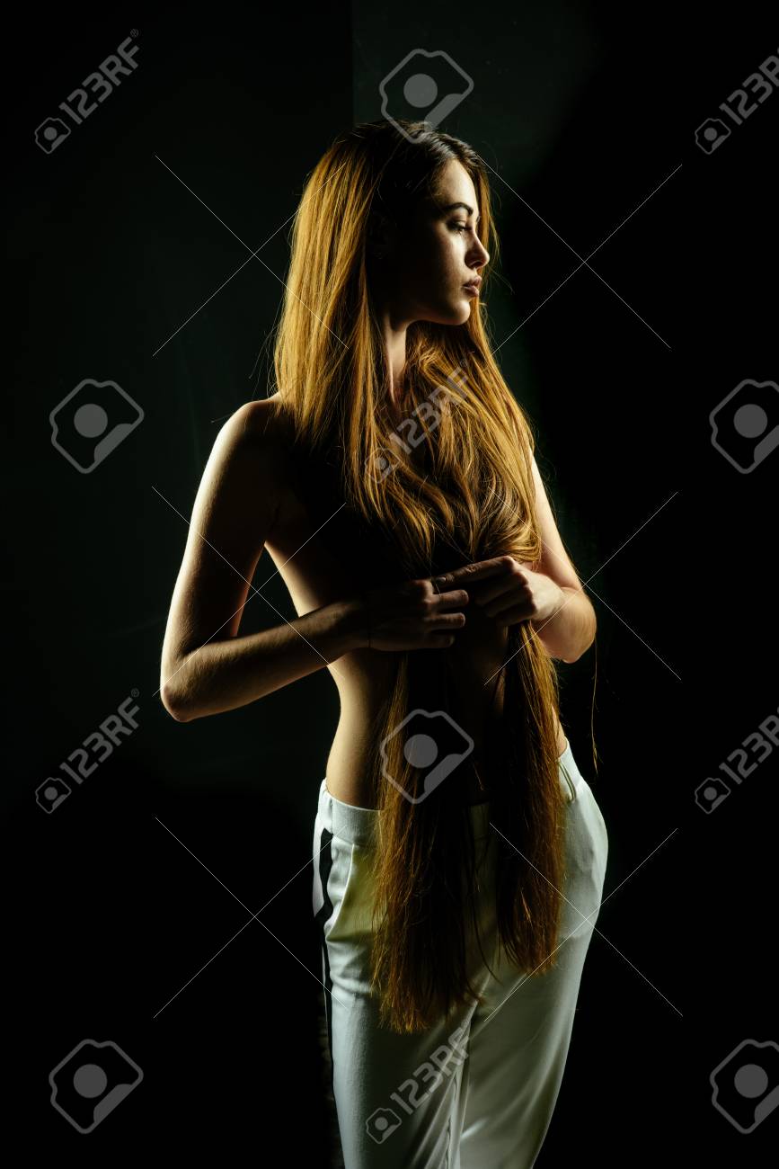 6,238 Fotos de Stock de Menina Do Nude Com Cabelo Longo - Fotos de Stock  Gratuitas e Sem Fidelização a partir da Dreamstime