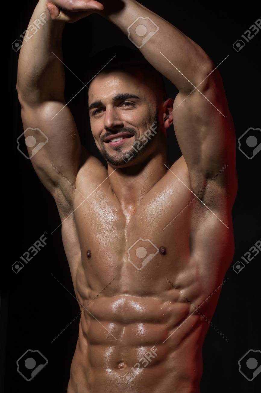 Trainer Sportler Mit Nackten Brust Sport Und Training Mann Mit Nacktem Oberkorper Und Torso Athletic Bodybuilder Mann Auf Schwarzem Hintergrund Isoliert Diat Und Fitness Lizenzfreie Fotos Bilder Und Stock Fotografie Image