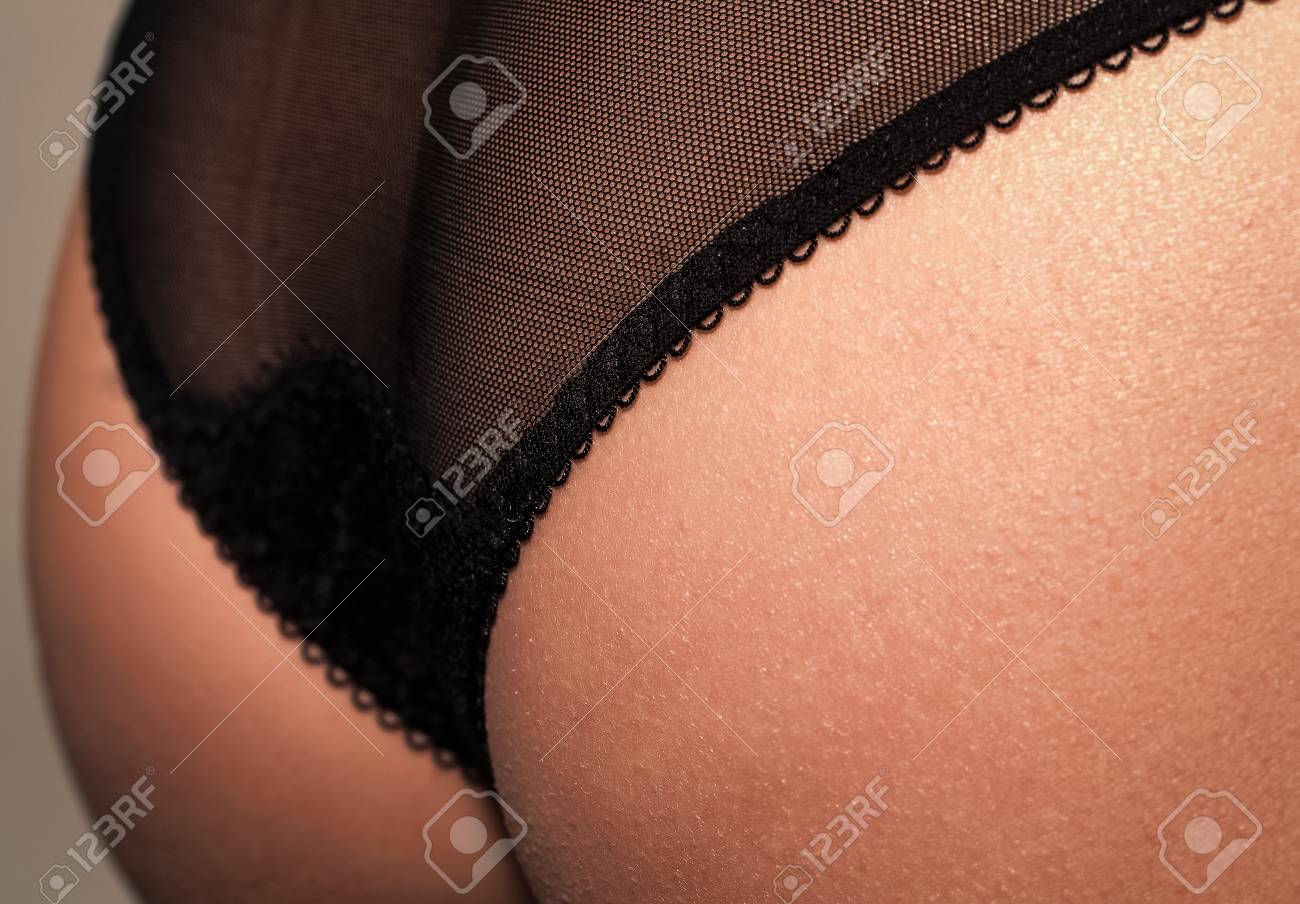 ボデースーツエロ セクシーな女性、黒のエロボディスーツやパンティーの女性のお尻の写真素材・画像素材 Image 101186234