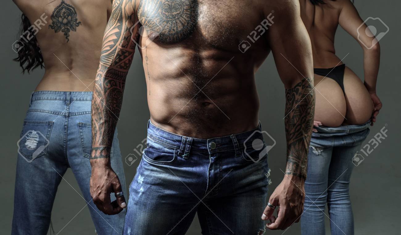 ストリップクラブでのセックスショー。ナイトパーティーショー。エロティカ欲求浮気コンセプト。性的経験。エロショー。グループセックス。スウィンガークラブ。の写真素材・画像素材  Image 112731918