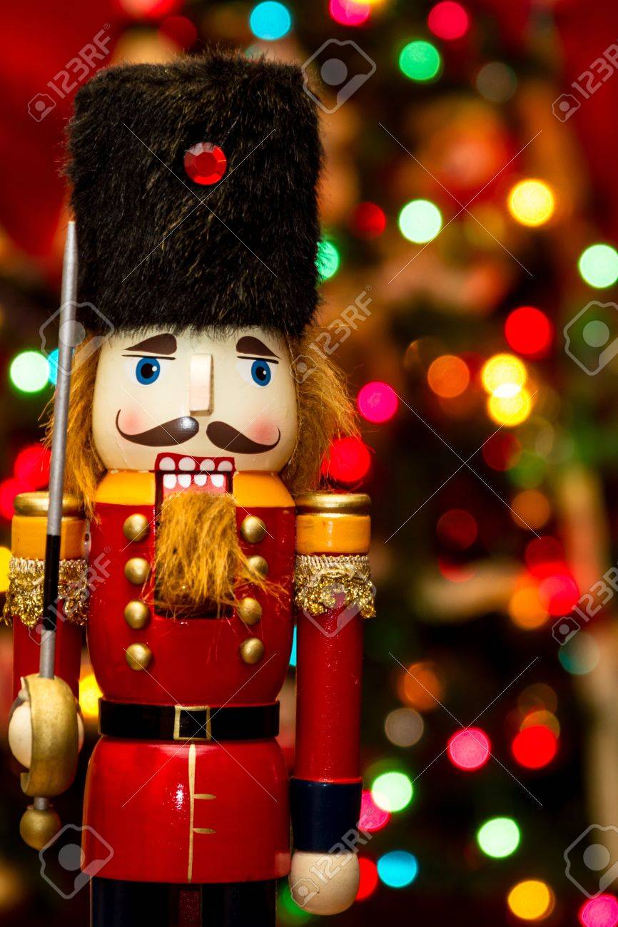 Soldat Nussknacker Statue Stand Vor Der Geschmuckten Weihnachtsbaum Lizenzfreie Fotos Bilder Und Stock Fotografie Image 17422928