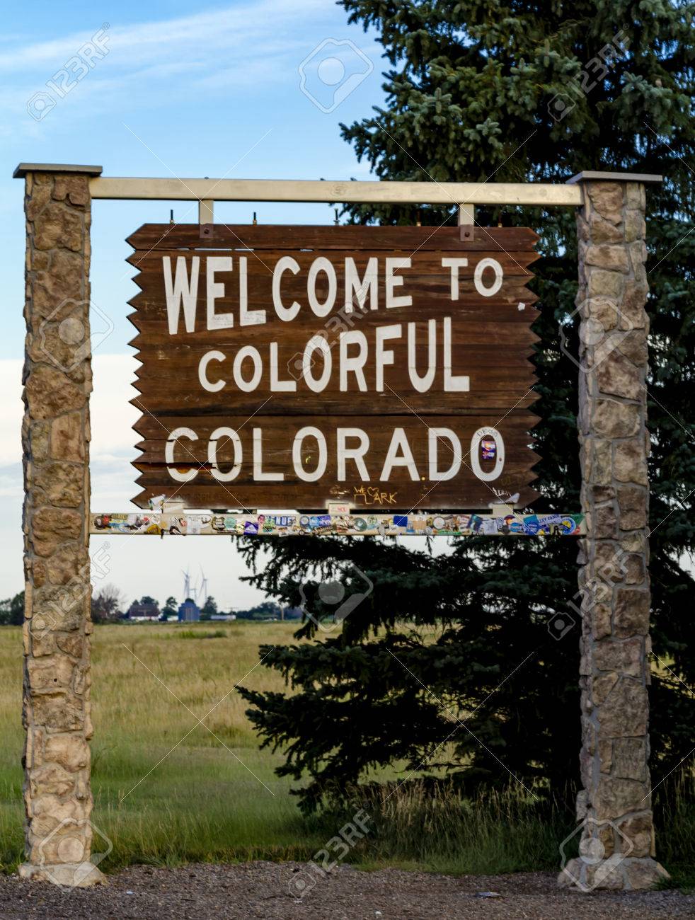 welcome to colorado state sign on highway upon entering state entering sign