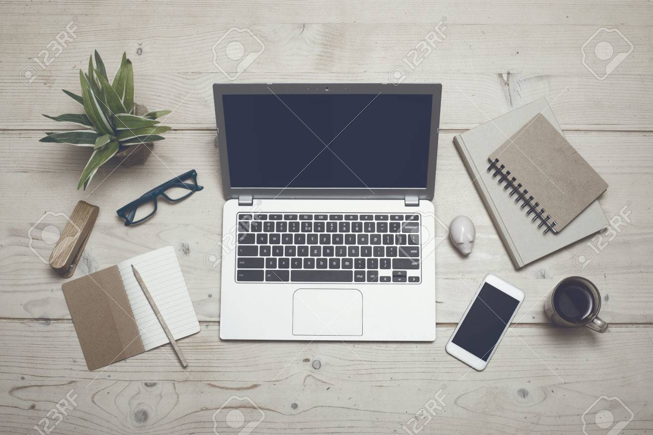 Vue De Dessus Bureau De Bureau A Domicile Banque D Images Et Photos Libres De Droits Image 56168777 Vue De Dessus Bureau De Bureau A Domicile Banque D Images Et Photos Libres De Droits Image 56168777