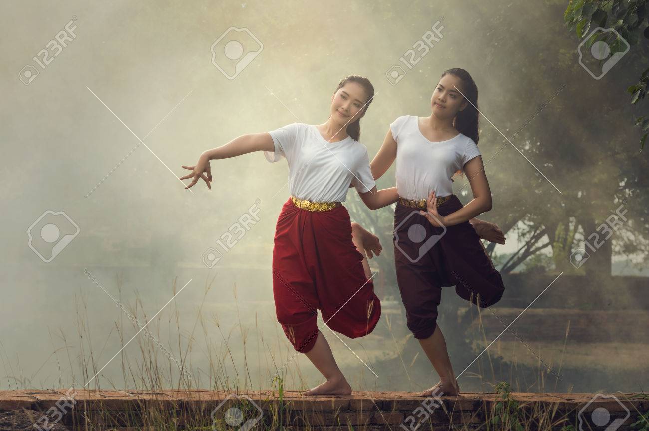 rumors-young-girl-in-action