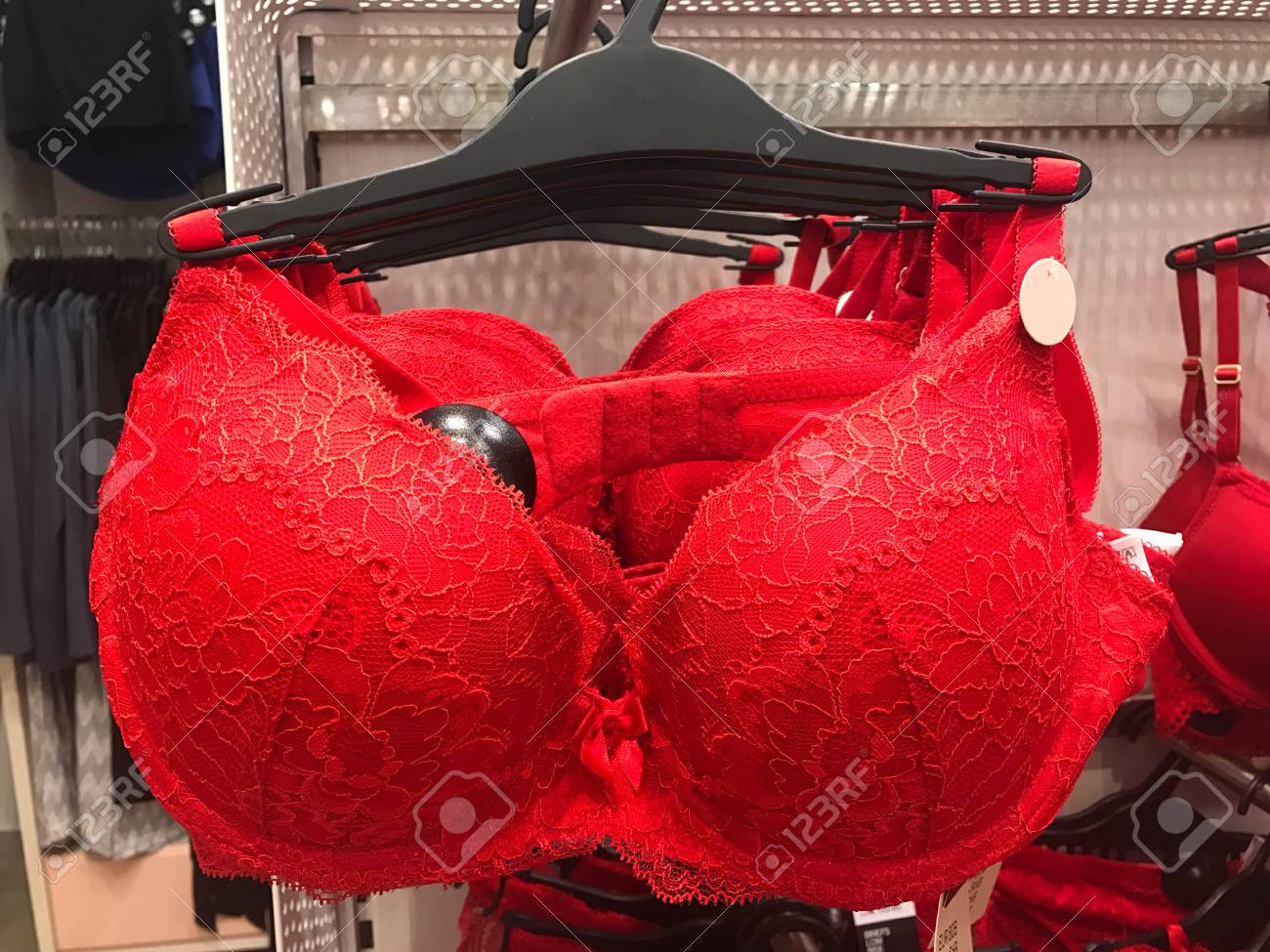 red lace bra