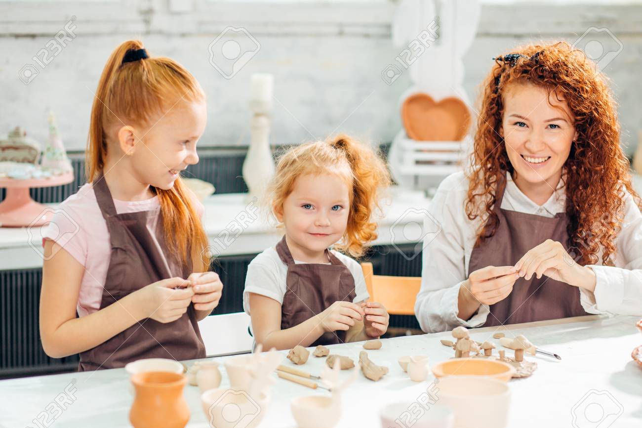 redhead mother and two daughter mold with clay, pottery children - 93387855 redhead mother and two daughter mold with clay, pottery children - 93387855