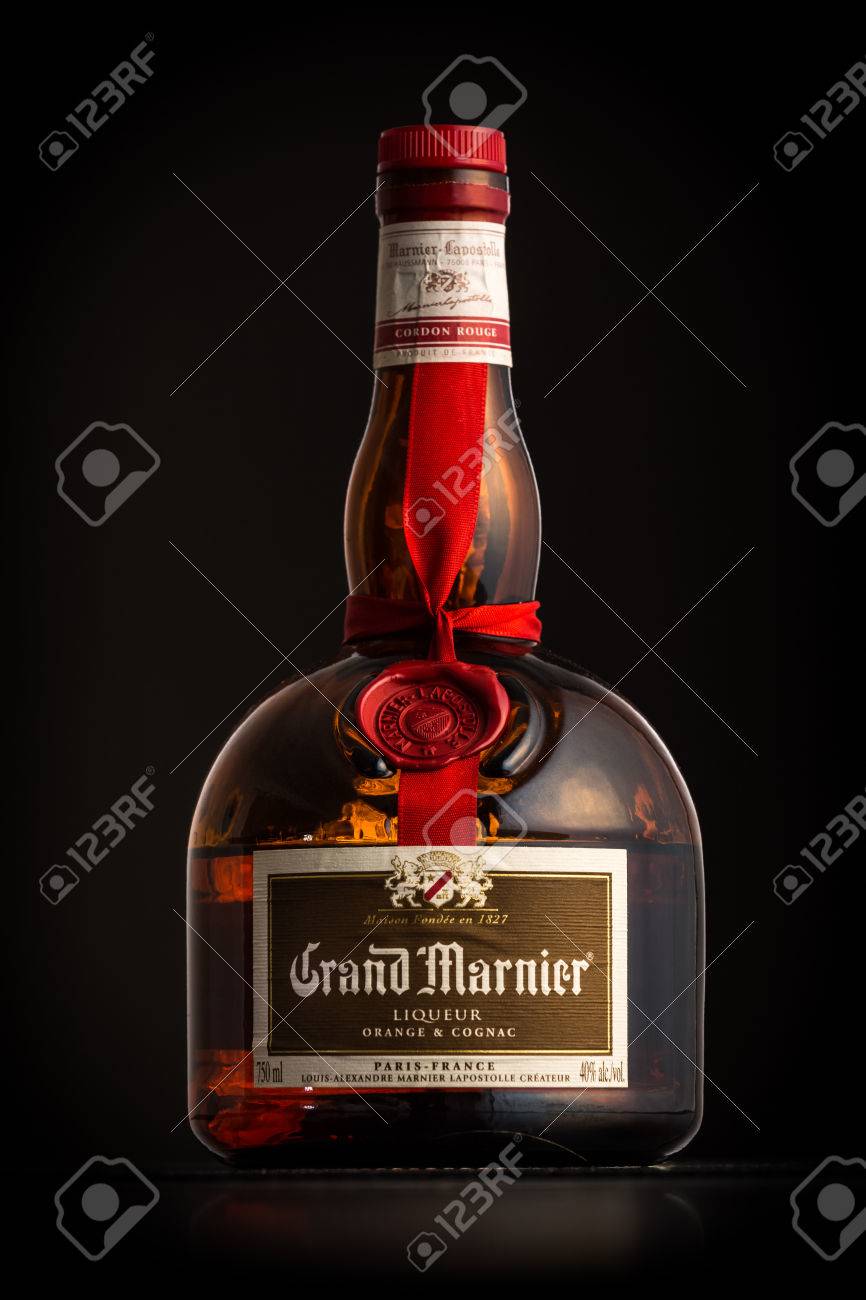 Foto De Una Botella De Grand Marnier. Grand Marnier Cordon Rouge ...
