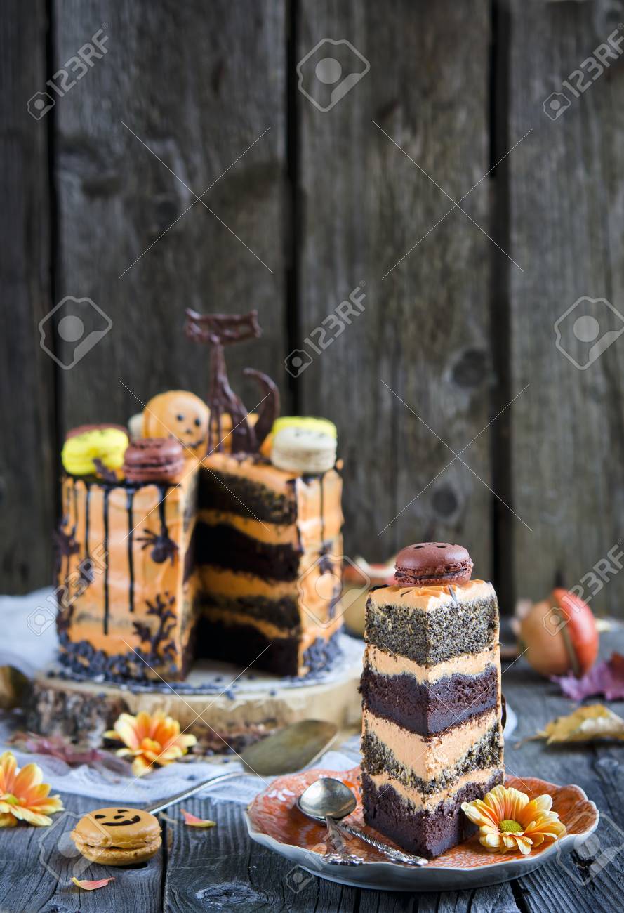 Gateau A L Orange Au Chocolat Avec Une Decoration Pour Halloween Banque D Images Et Photos Libres De Droits Image Gateau A L Orange Au Chocolat Avec Une Decoration Pour Halloween Banque D Images Et Photos Libres De Droits Image