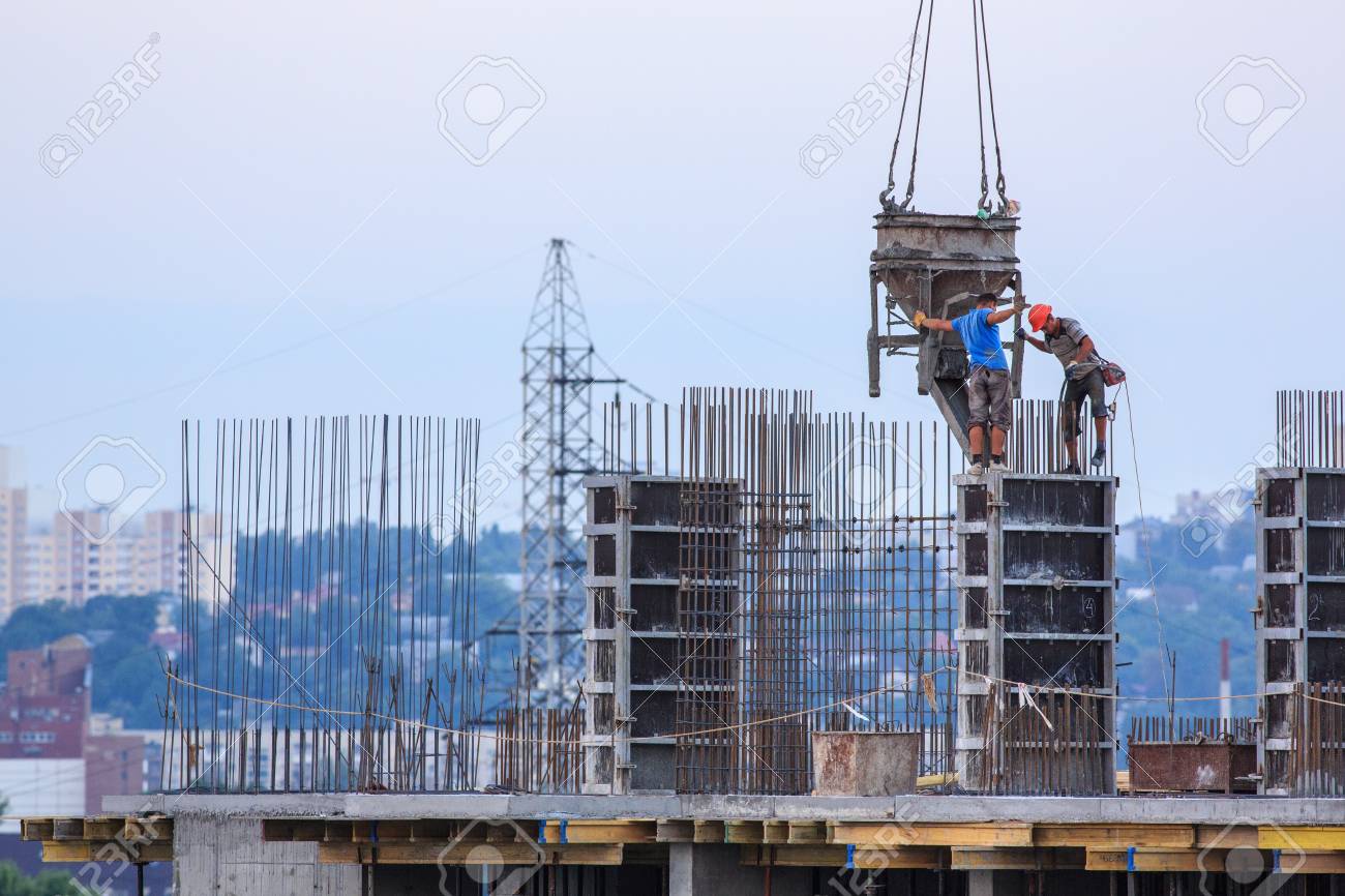 Giessen Von Beton In Einem Neu Gebauten Haus Lizenzfreie Fotos