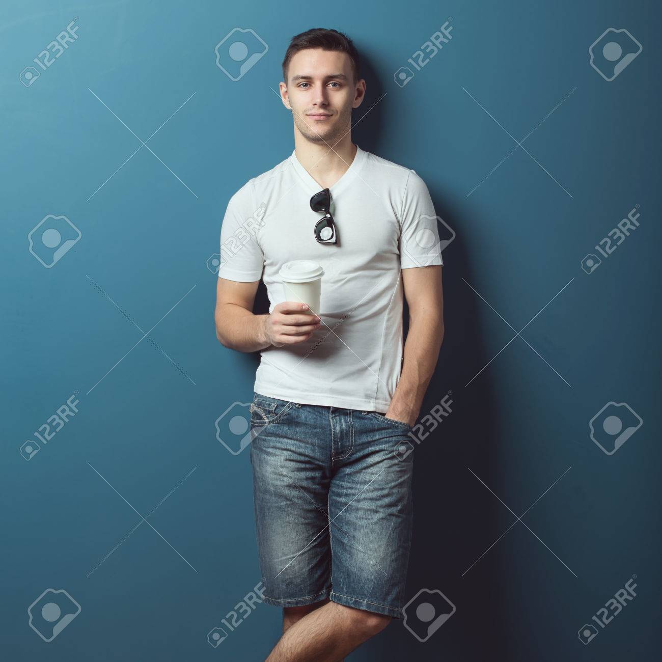 jean shorts and white t shirt