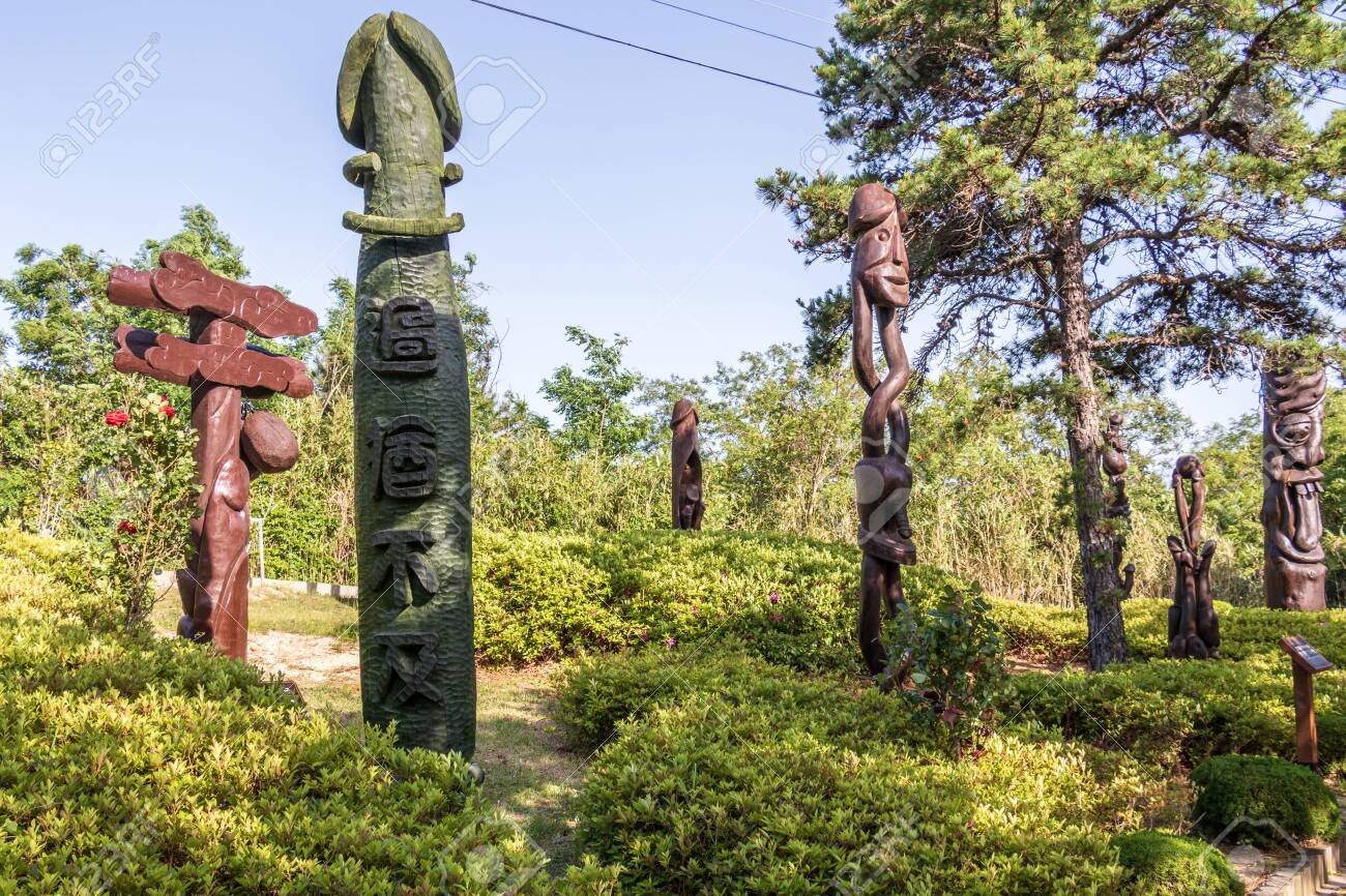 129981817-a-row-different-huge-wooden-phallic-monuments-in-haesindang-park-penis-park-samcheok-east-coast.jpg