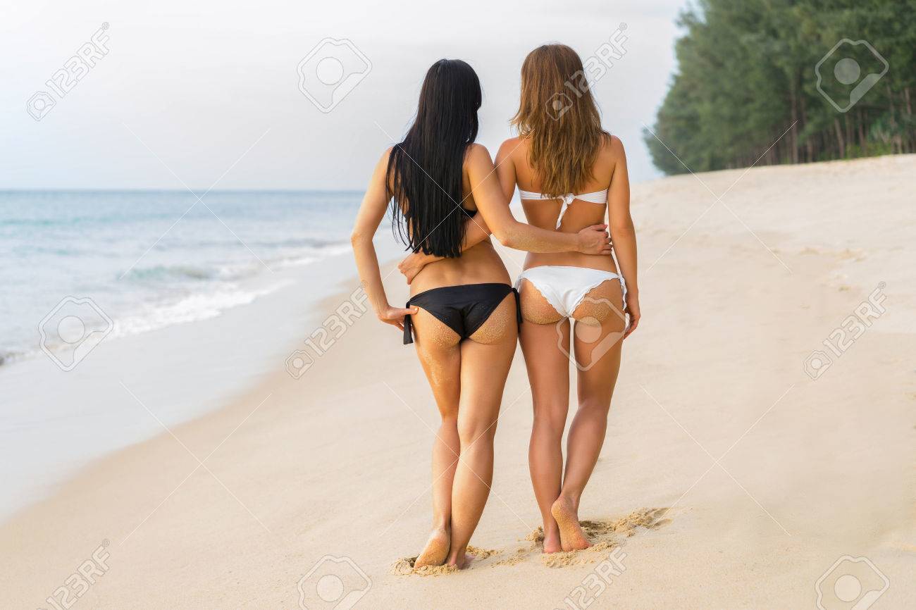 Mujeres delgadas en traje de baño Clearance