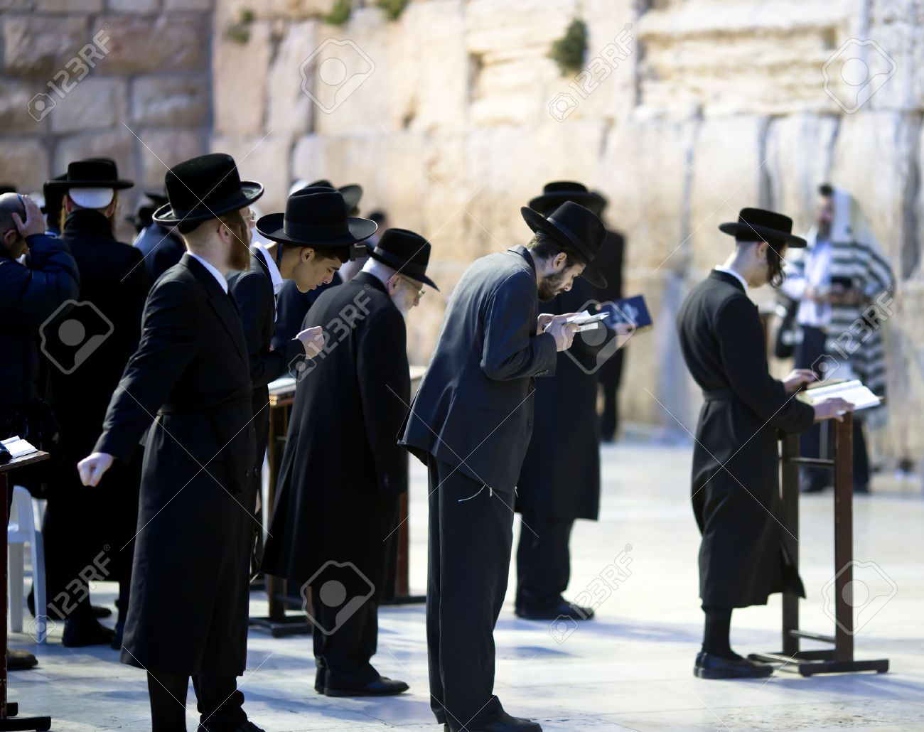 ユダヤ人はエルサレム イスラエル共和国の西の壁で祈った の写真素材 画像素材 Image ユダヤ人はエルサレム イスラエル共和国の西の壁で祈った の写真素材 画像素材 Image
