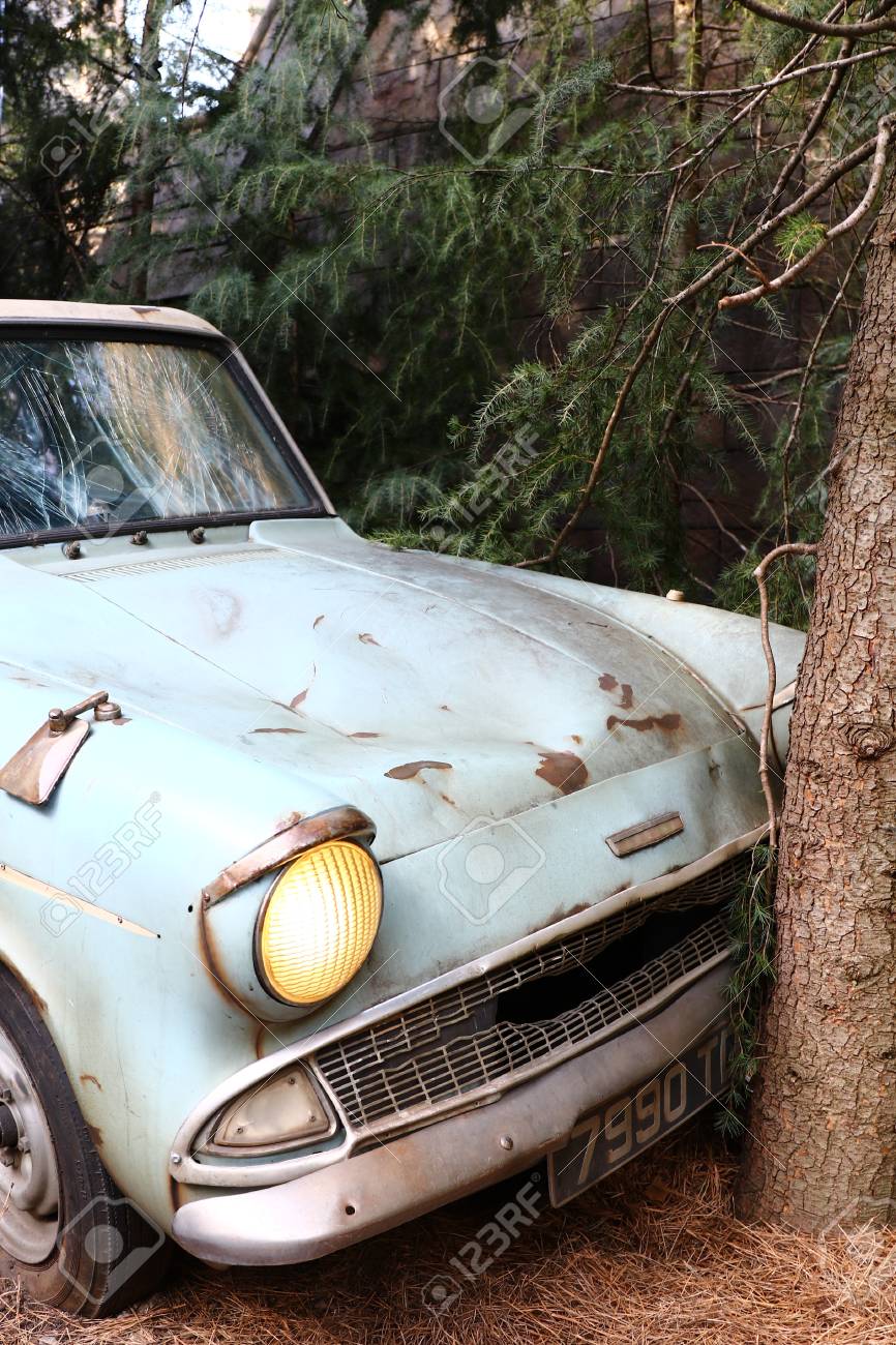 大阪 日本 2 月 6 16 ユニバーサル スタジオ ジャパンにハリー ポッターの魔法の世界 テーマパーク Japan Weasley 車 ハリー ポッター 大阪ユニバーサル スタジオ ジャパンは します の写真素材 画像素材 Image