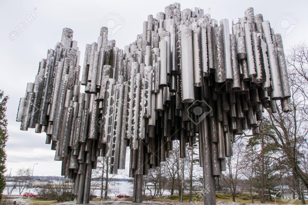 フィンランド ヘルシンキのフィンランド作曲家 1 月シベリウスの記念碑 の写真素材 画像素材 Image