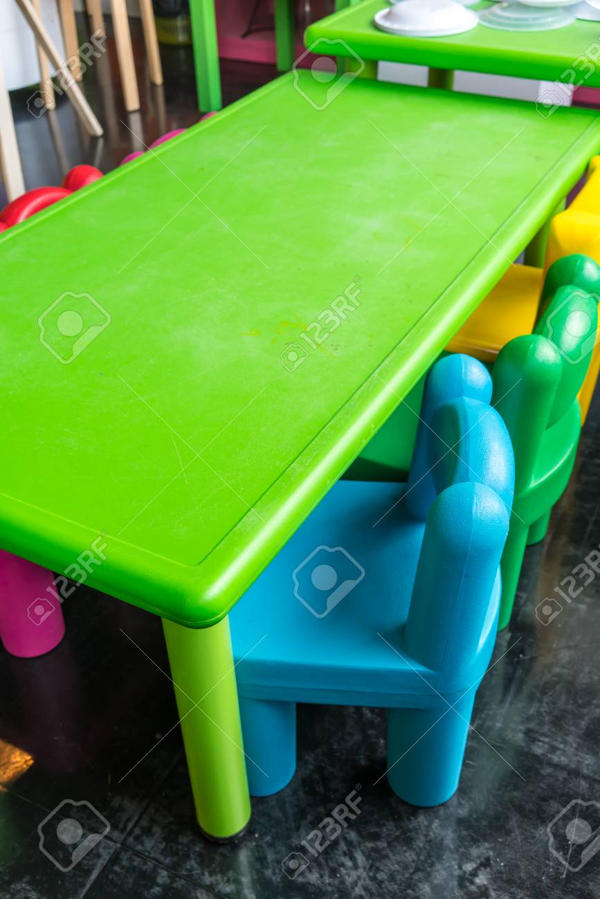 kids plastic table and chairs