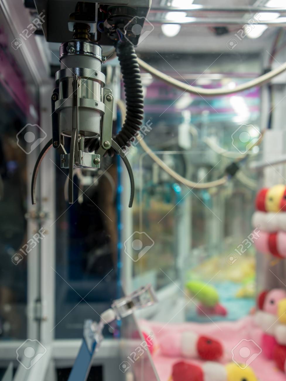 claw arm toy